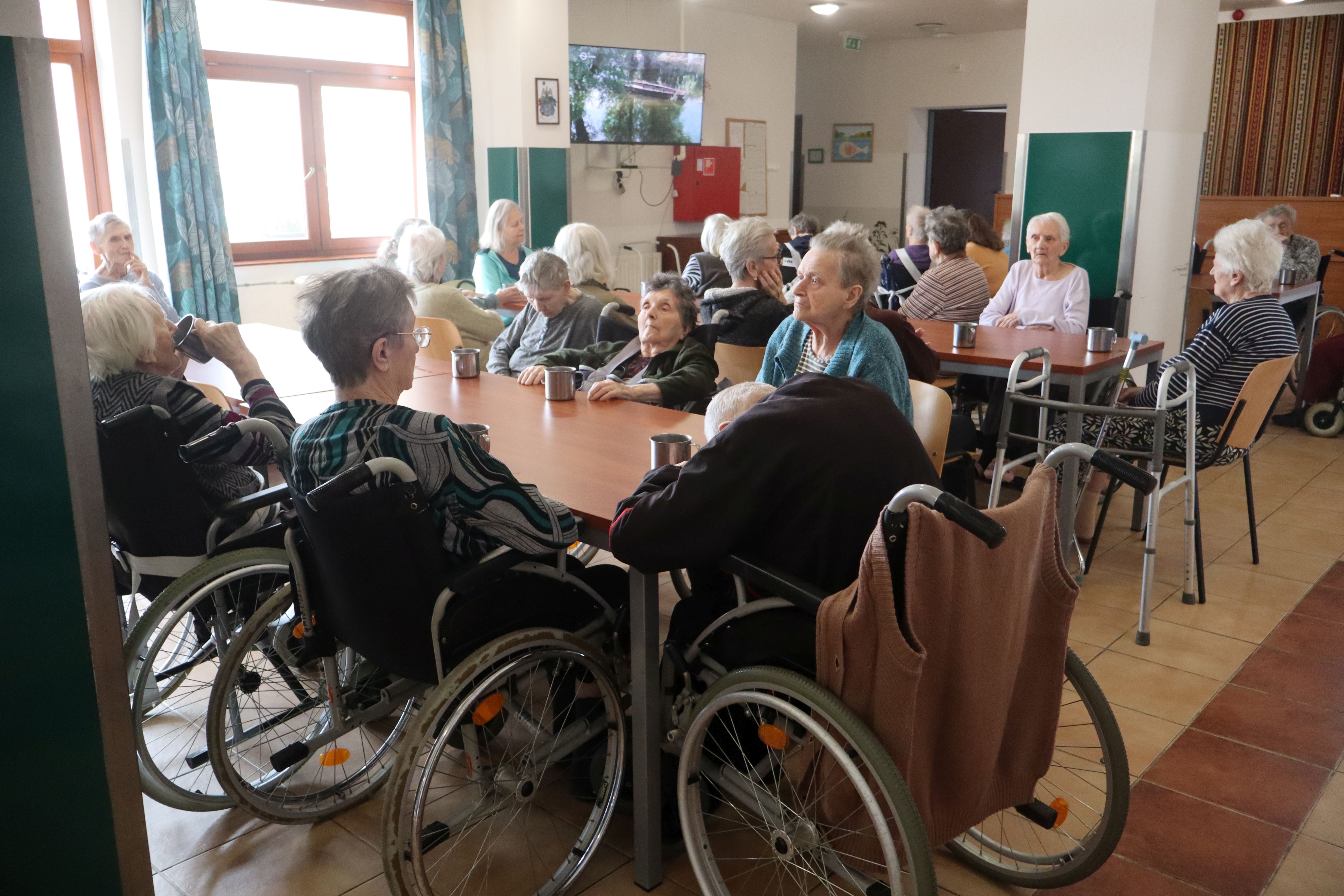 Idősek otthona, idősek gondozóháza – méltóság a mindennapokban